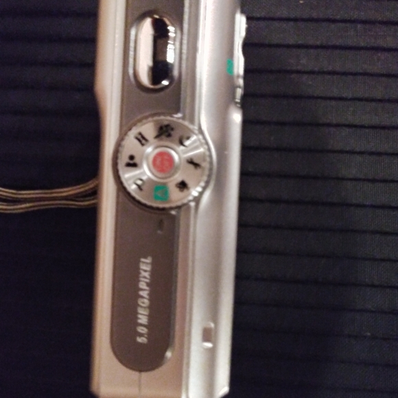 Sanyo VPC 5500 digital camera - Picture 4 of 15